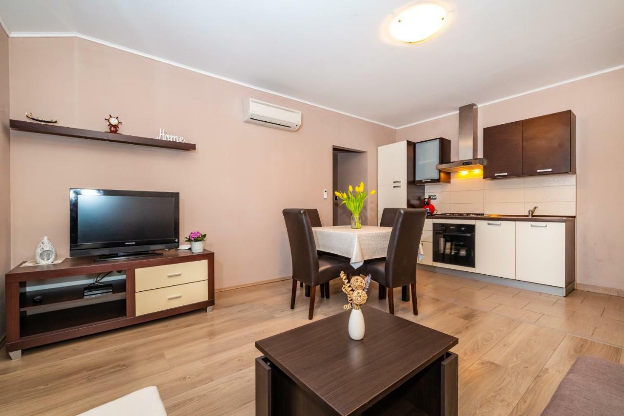 Apartment Adrian Biograd Na Moru Exterior foto